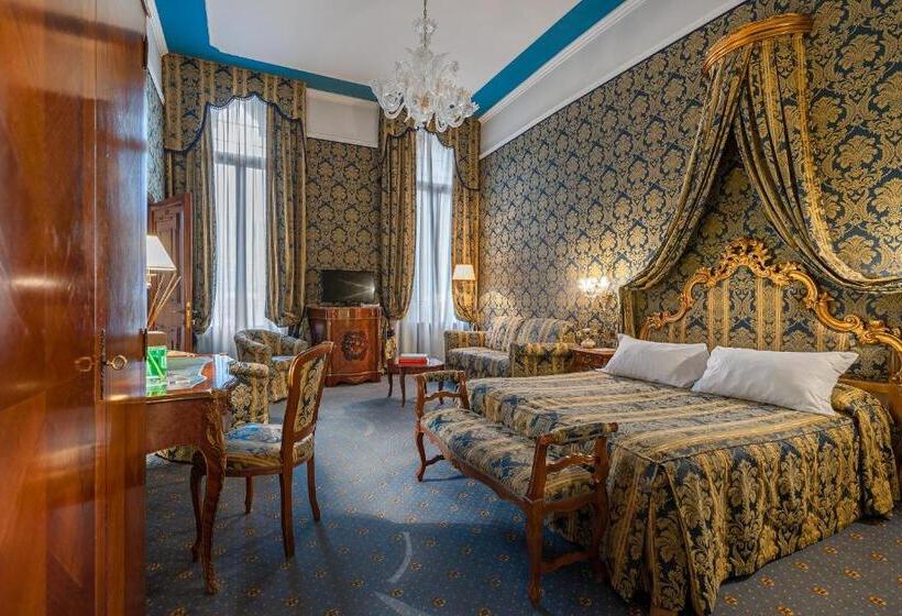 اتاق لوکس با چشم‌انداز, Al Ponte Antico