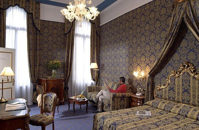 اتاق لوکس با چشم‌انداز, Al Ponte Antico