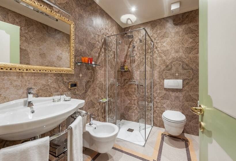 اتاق لوکس با چشم‌انداز, Al Ponte Antico