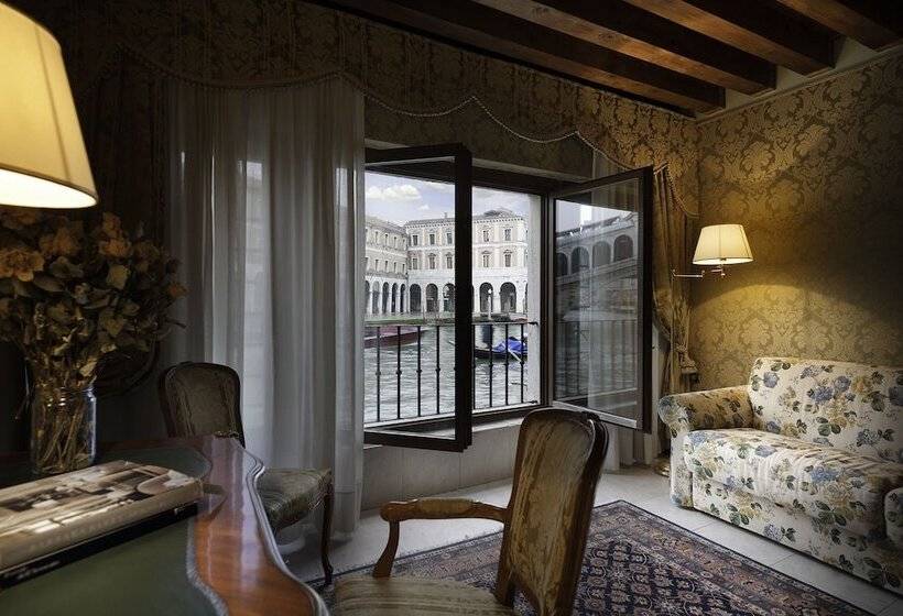 اتاق لوکس با چشم‌انداز, Al Ponte Antico