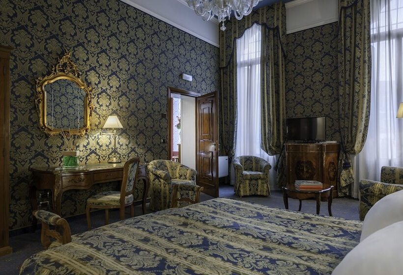 اتاق لوکس با چشم‌انداز, Al Ponte Antico