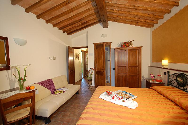 اتاق استاندارد با چشمانداز دریا, Artide