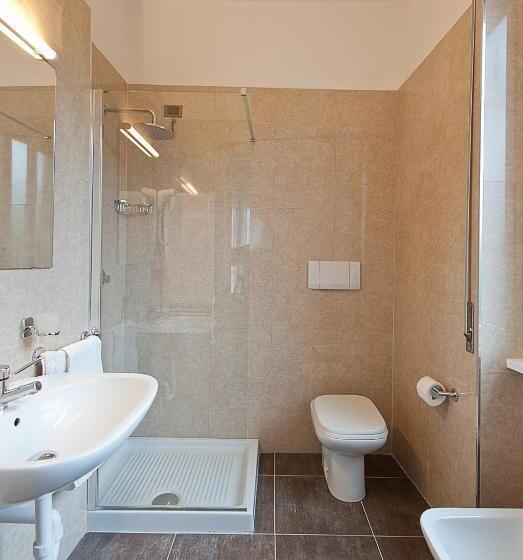 이코노미 룸, Boston