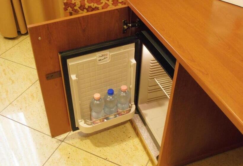 חדר סטנדרט, Felix