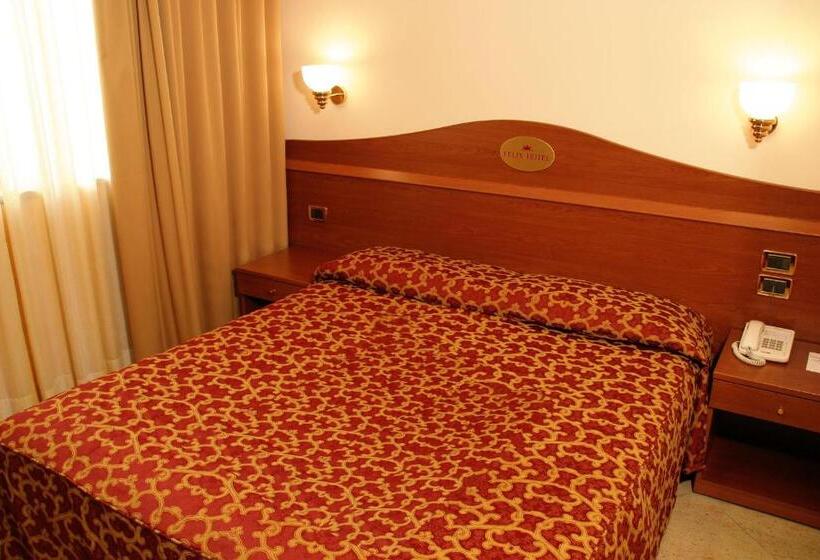 חדר סטנדרט, Felix