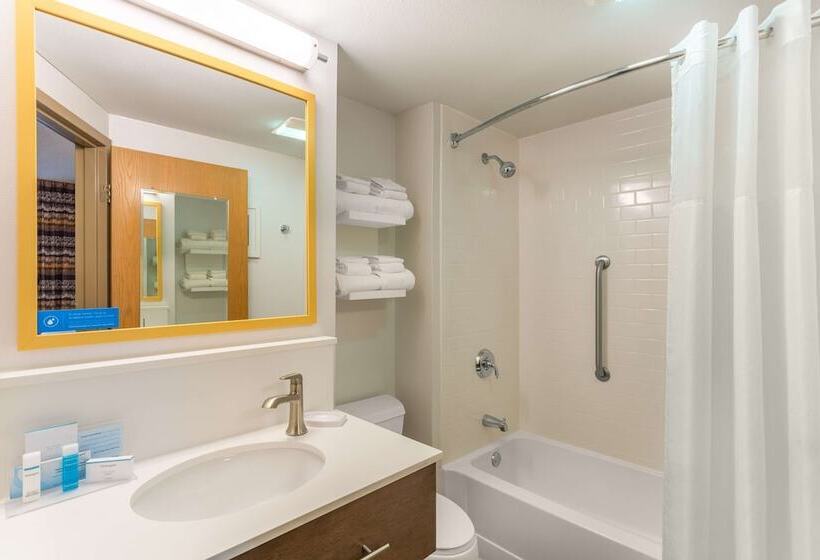 חדר סטנדרט מותאם לאדם עם מוגבלויות, Hampton Inn Cedar Rapids