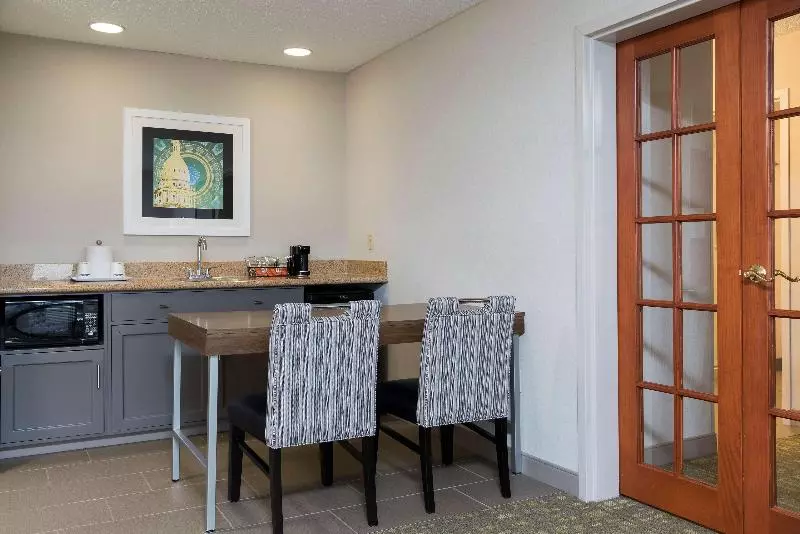 キングサイズベッドのスイートルーム, Hampton Inn & Suites East Lansing/okemos