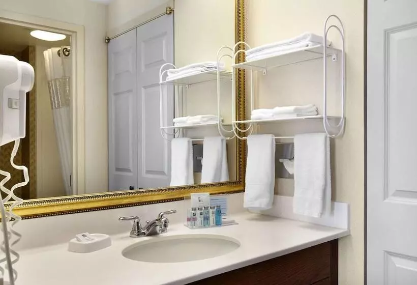 سوئیت برای معلولان, Hampton Inn & Suites Providence/warwickairport