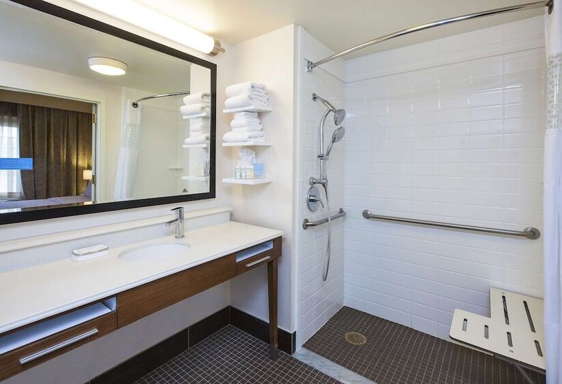 جناح لذوى الاحتياجات الخاصة, Hampton Inn & Suites Providence/warwickairport