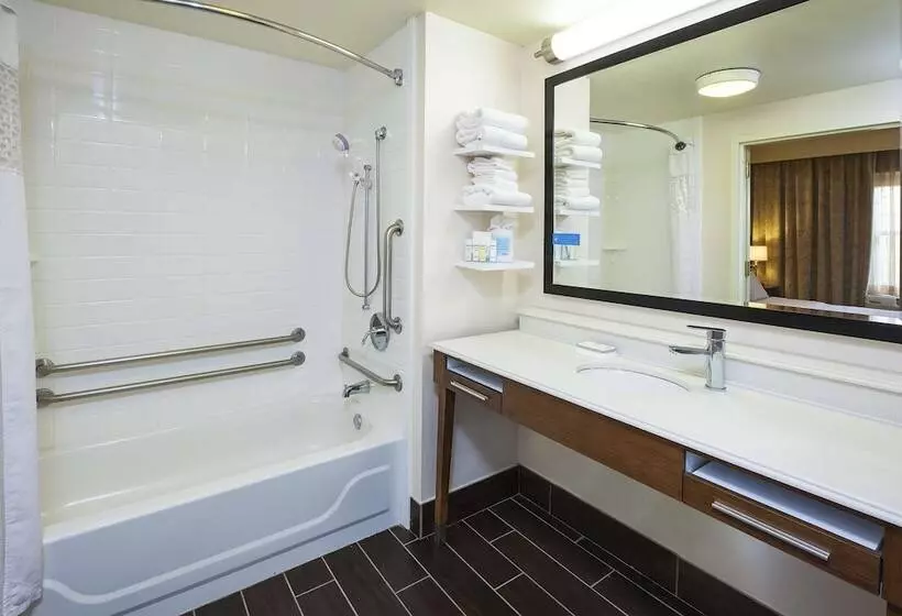 سوئیت برای معلولان, Hampton Inn & Suites Providence/warwickairport