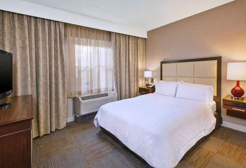 سوئیت برای معلولان, Hampton Inn & Suites Providence/warwickairport