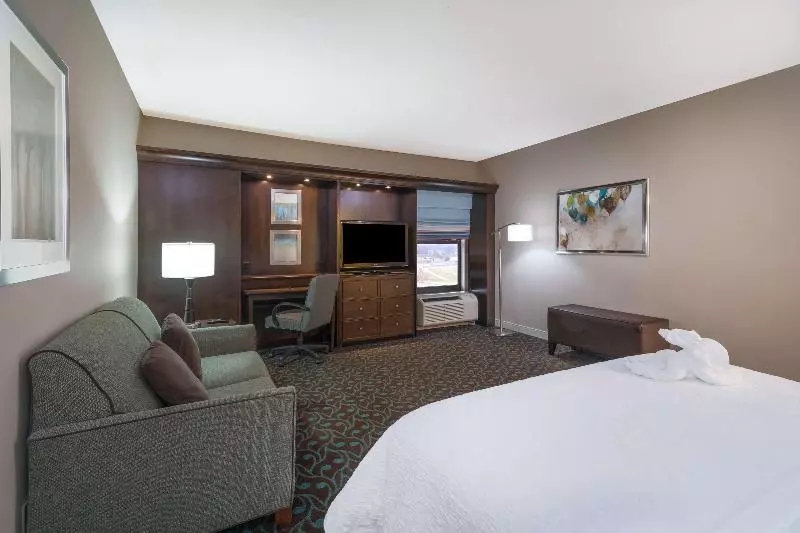 キングサイズベッドのスタンダードルーム, Hampton Inn Terre Haute