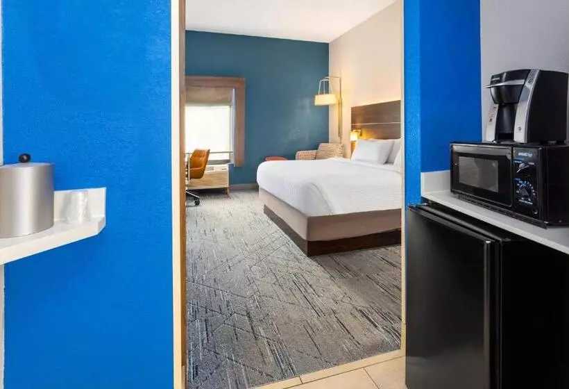 身障者適用キングサイズベッドルーム, Holiday Inn Express   New Albany