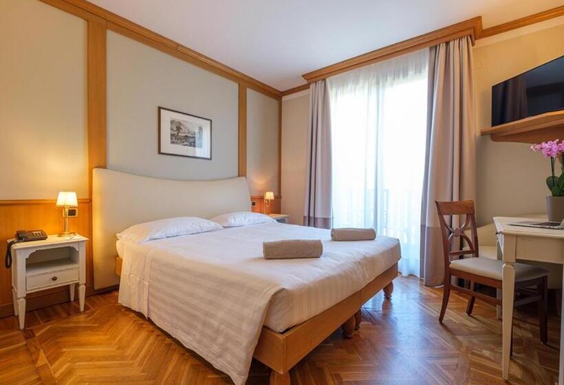 חדר סטנדרט מותאם לאדם עם מוגבלויות, Iseo Lago