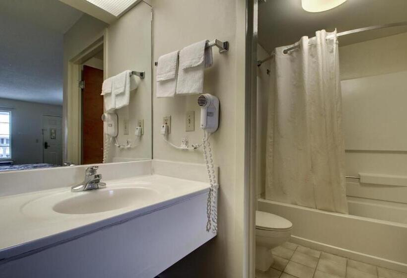 غرفة قياسية سرير كينج لذوى الإحتياجات الخاصة, Key West Inn  Lafayette