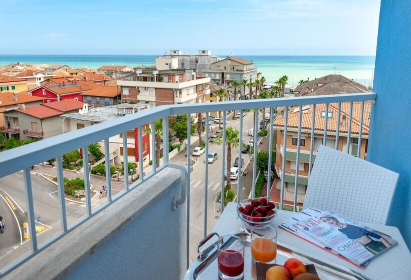 スタンダードルーム, Mondial