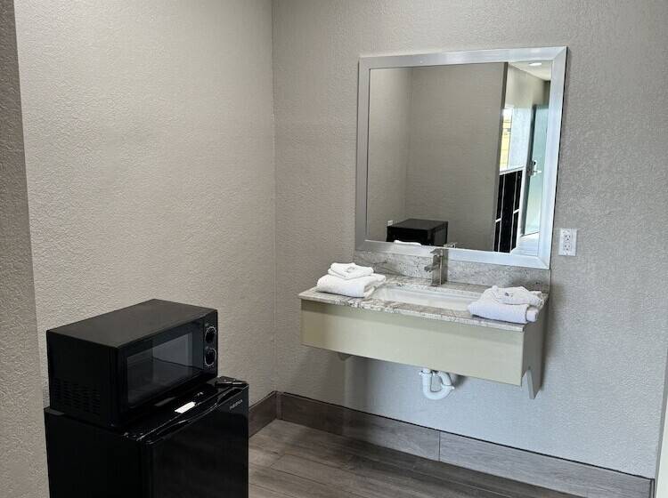 标准间, Nola Inn & Suites