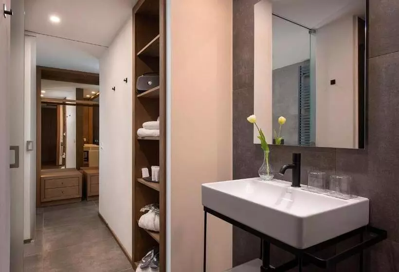 سوییت جونیور لوکس, Sport Village Hotel & Spa