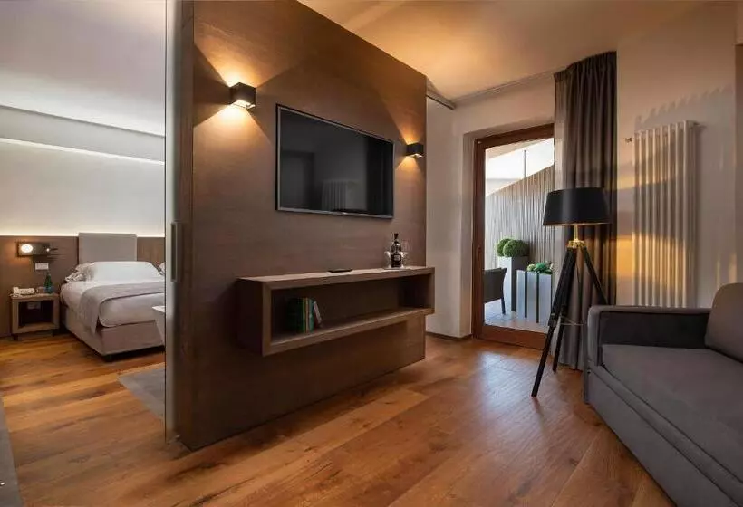 سوییت جونیور لوکس, Sport Village Hotel & Spa