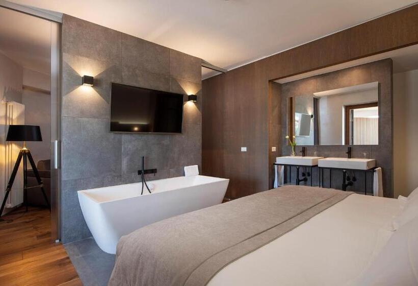 جناح جونيور ديلوكس, Sport Village Hotel & Spa