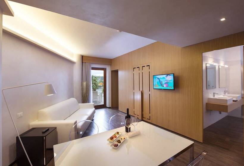 جناح جونيور, Sport Village Hotel & Spa