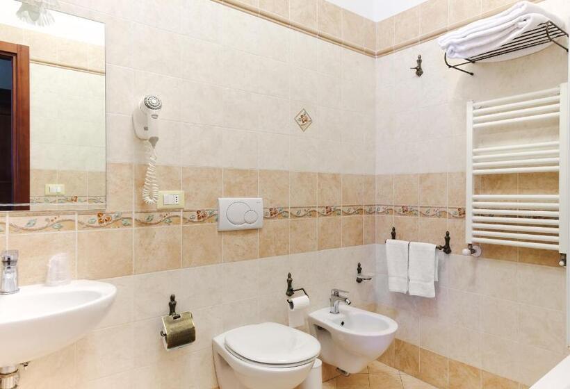 חדר סטנדרט לשלושה, Villa Ambrosina