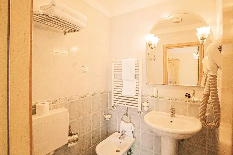 اتاق استاندارد سه نفره, Villa Edera