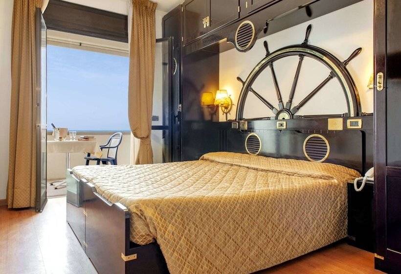 غرفة سوبيريور مطلّة علي البحر مزودة بشُرفة, Villa Lo Scoglietto