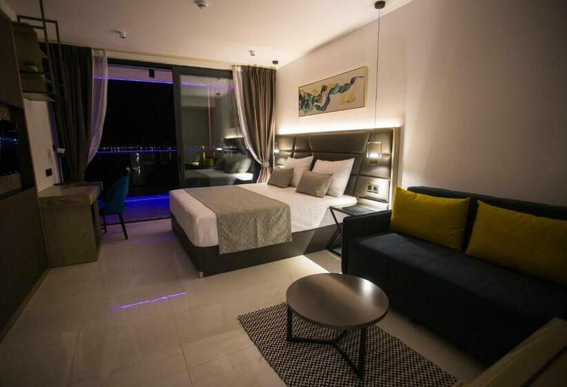 オーシャンビューデラックスルーム, Liberty Plaza