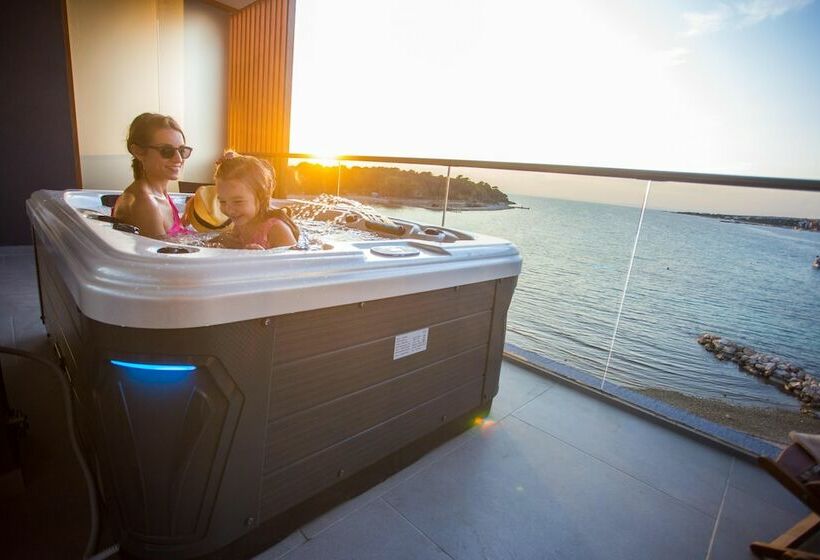 جناح رئاسى, Liberty Plaza