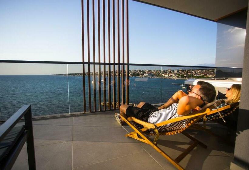 オーシャンビューデラックススイート, Liberty Plaza