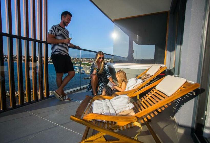 Deluxe Suite Sea View, Liberty Plaza