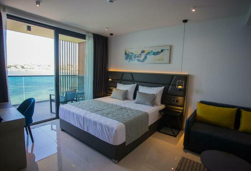 غرفة ديلوكس مطلّة علي البحر, Liberty Plaza