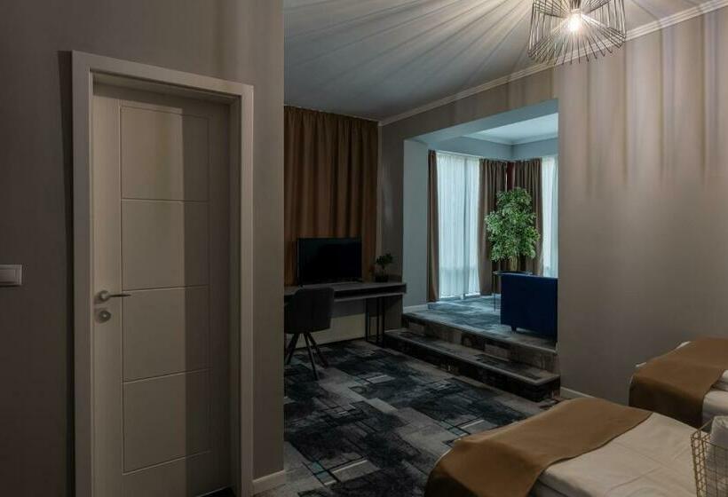 سوئیت جونیور خانوادگی, Paso