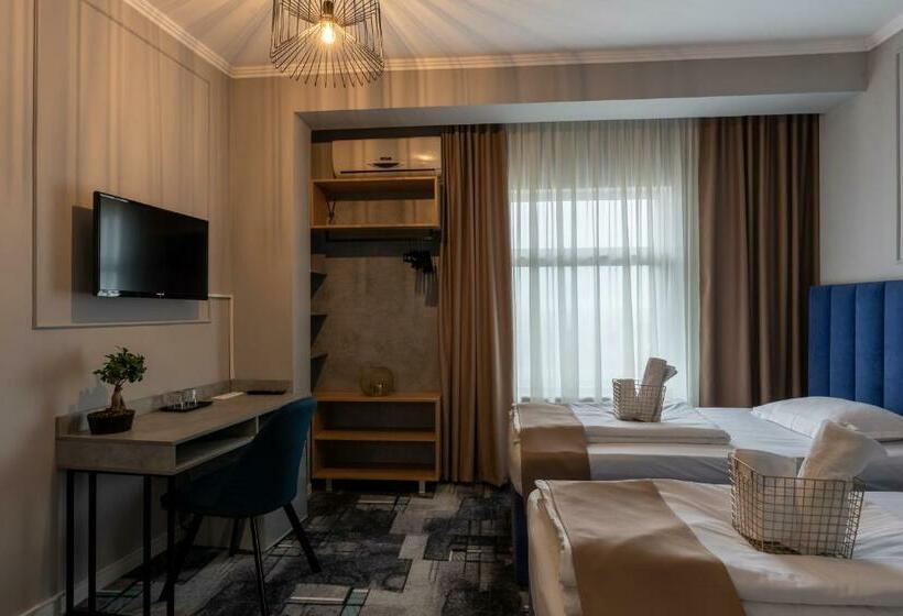 اتاق لوکس, Paso