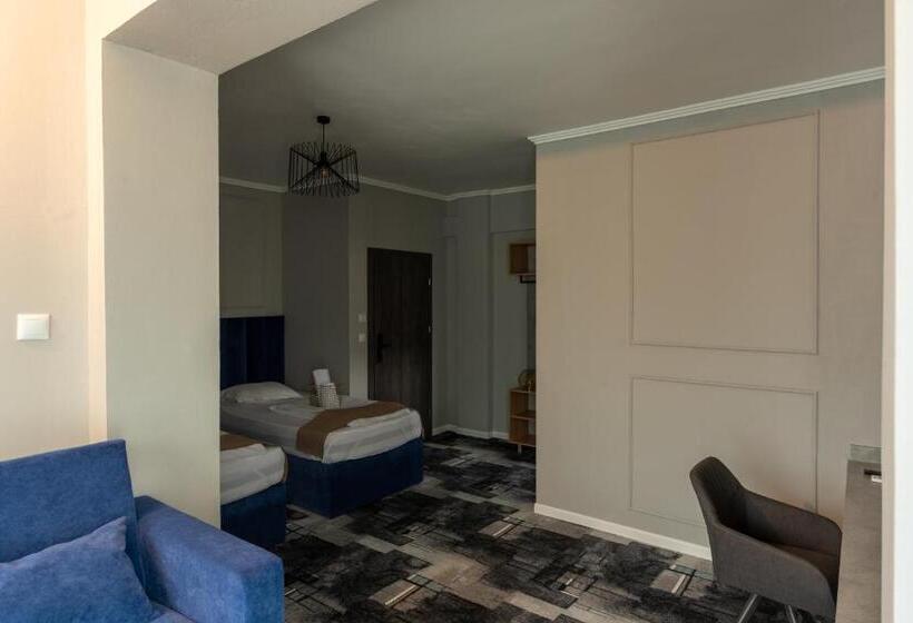 سوئیت جونیور خانوادگی, Paso