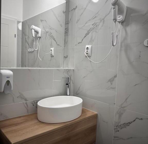 اتاق لوکس, Paso