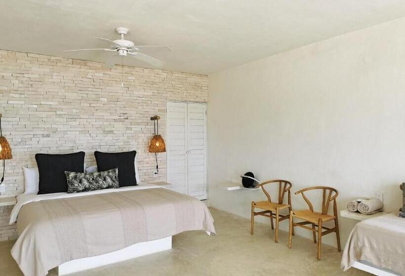 اتاق استاندارد چهار تخته با چشمانداز دریا, Coco Unlimited