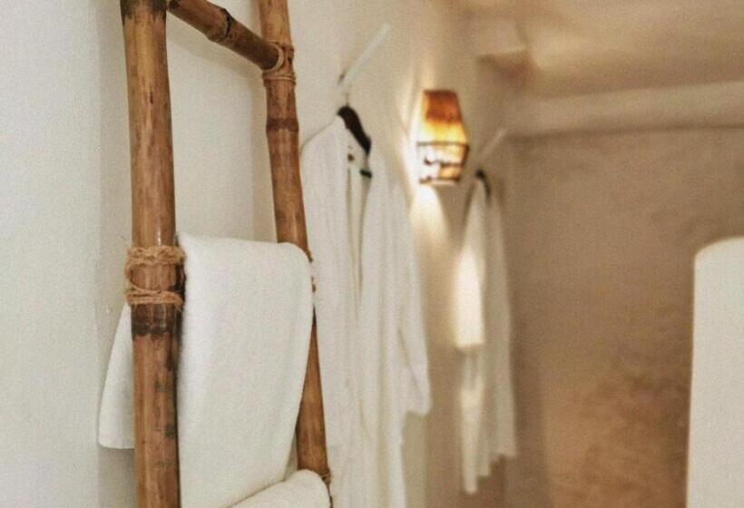 سوییت با چشمانداز دریا, Coco Unlimited