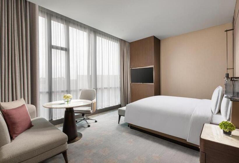 带大床的标准间, Crowne Plaza Shanghai Hongqiao, An Ihg