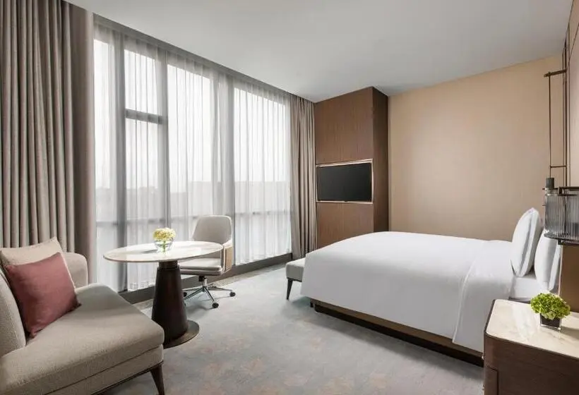 اتاق استاندارد با تخت بزرگ, Crowne Plaza Shanghai Hongqiao By Ihg