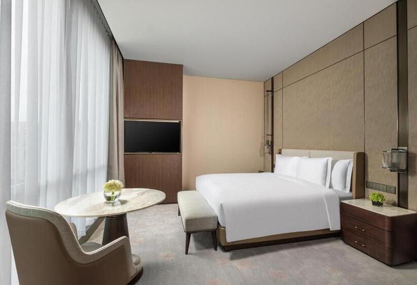 带大床的标准间, Crowne Plaza Shanghai Hongqiao, An Ihg