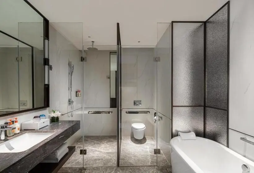 اتاق استاندارد با تخت بزرگ, Crowne Plaza Shanghai Hongqiao By Ihg