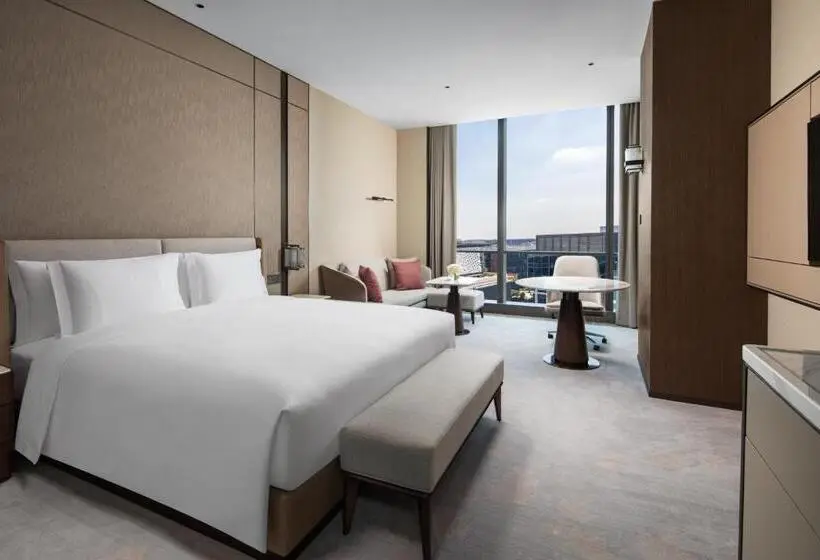 اتاق استاندارد با تخت بزرگ, Crowne Plaza Shanghai Hongqiao By Ihg
