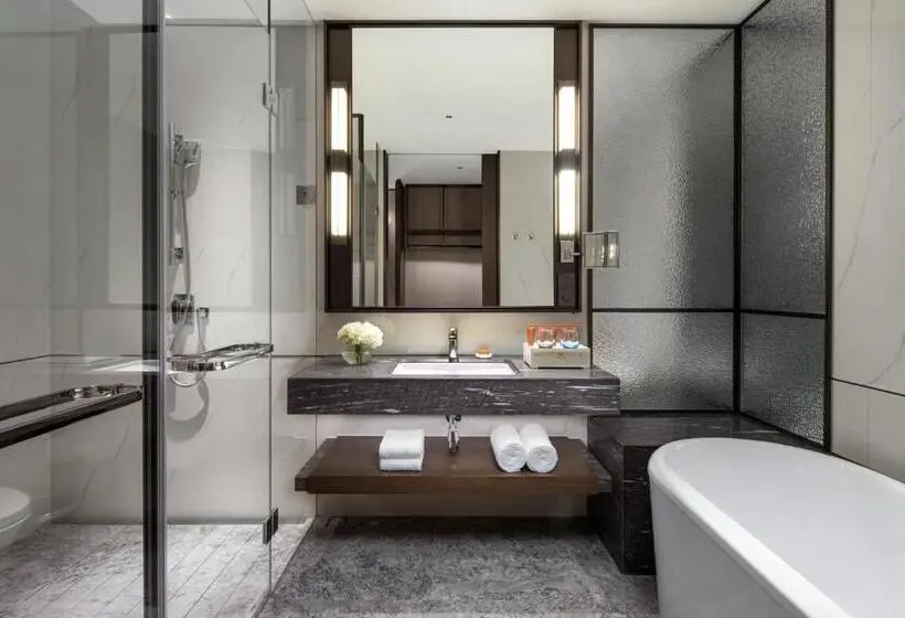 اتاق استاندارد با تخت بزرگ, Crowne Plaza Shanghai Hongqiao By Ihg