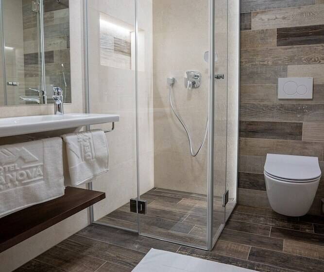 豪华套房, Demanova