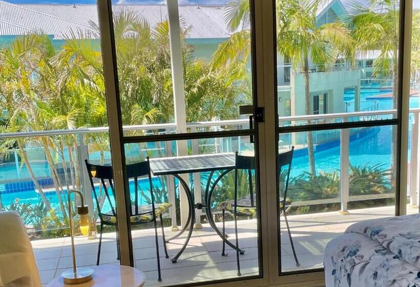 דירת חדר, Pacific Blue 505 265 Sandy Point Road