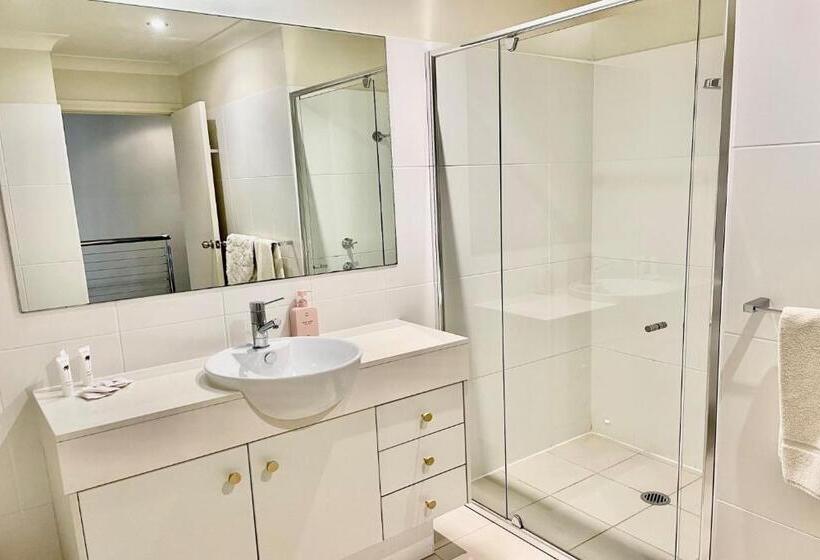 דירת חדר, Pacific Blue 505 265 Sandy Point Road