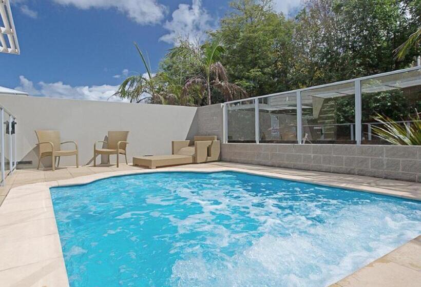 דירת חדר, Pacific Blue 505 265 Sandy Point Road