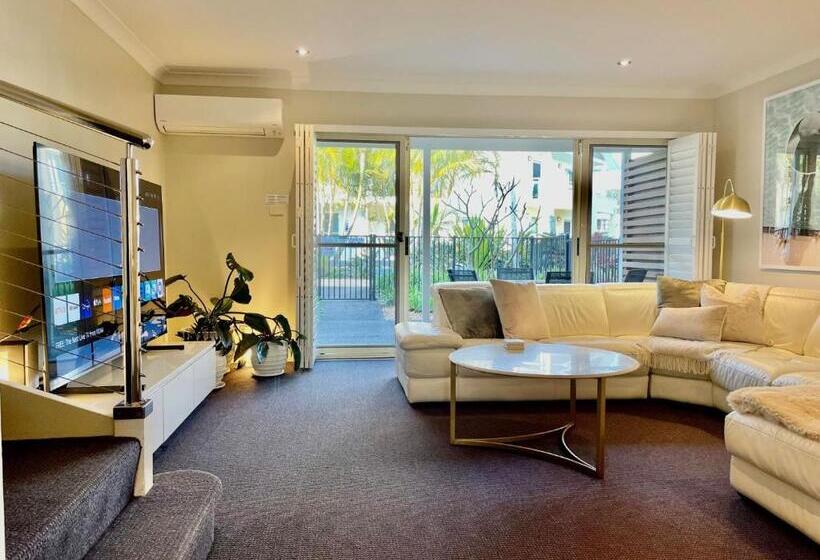 דירת חדר, Pacific Blue 505 265 Sandy Point Road